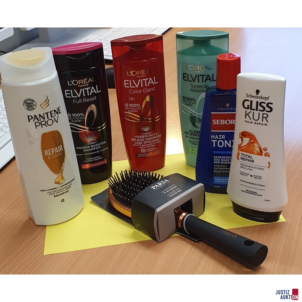 Shampoo und Haarbürste