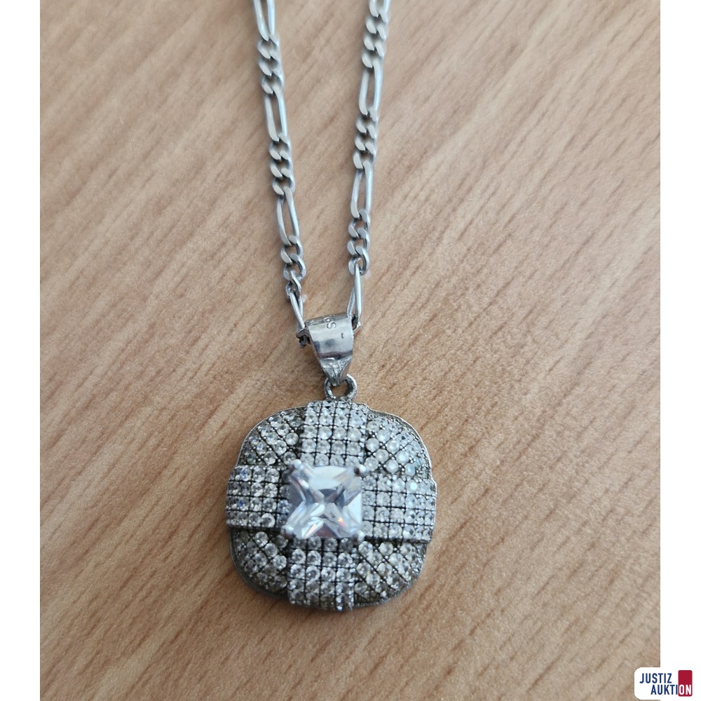 Kette mit Anhänger