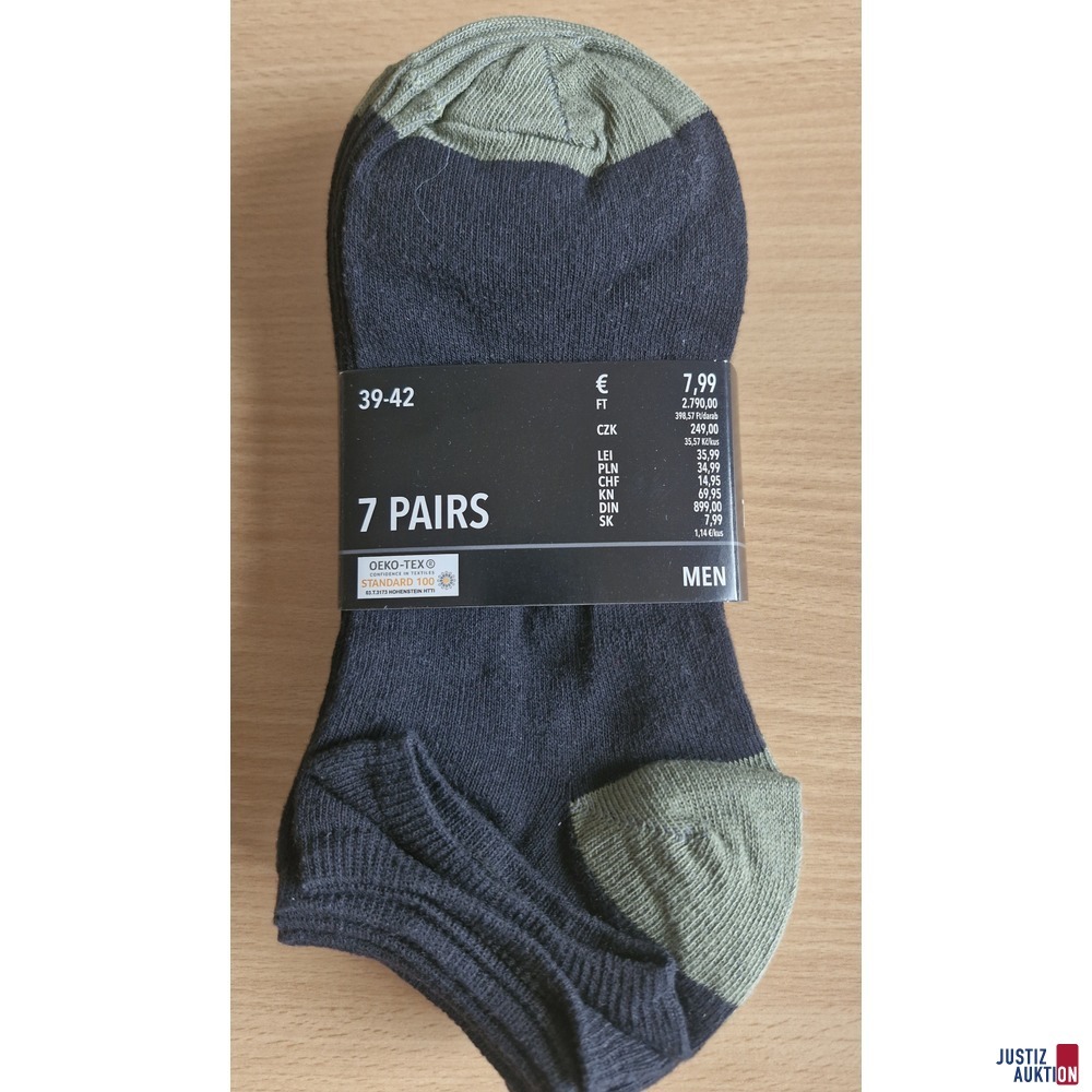 1 Paar Socken schwarz/olive