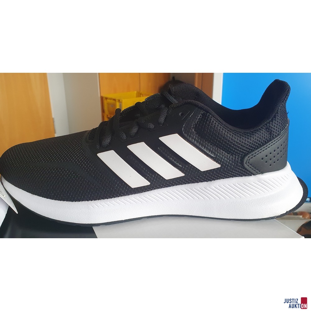 Adidas Turnschuhe Einzelansicht