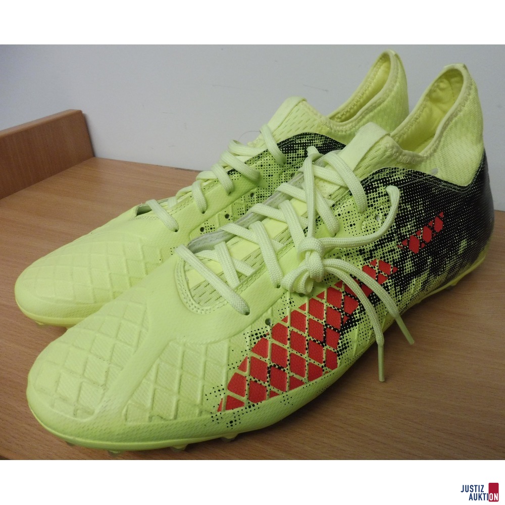 Fußballschuhe vorne