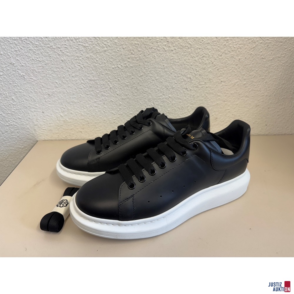 Alexander Mc Queen Schuhe in schwarz. Größe 45