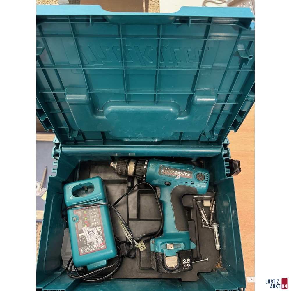 Makita Akkuschrauber Modellnummer 6317D 12 Volt, 2,6 Ah im Koffer mit Ladegerät