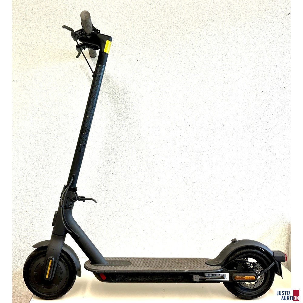 E-Scooter MIO 1S Modell DDHBC06NEB ohne Ladegerät