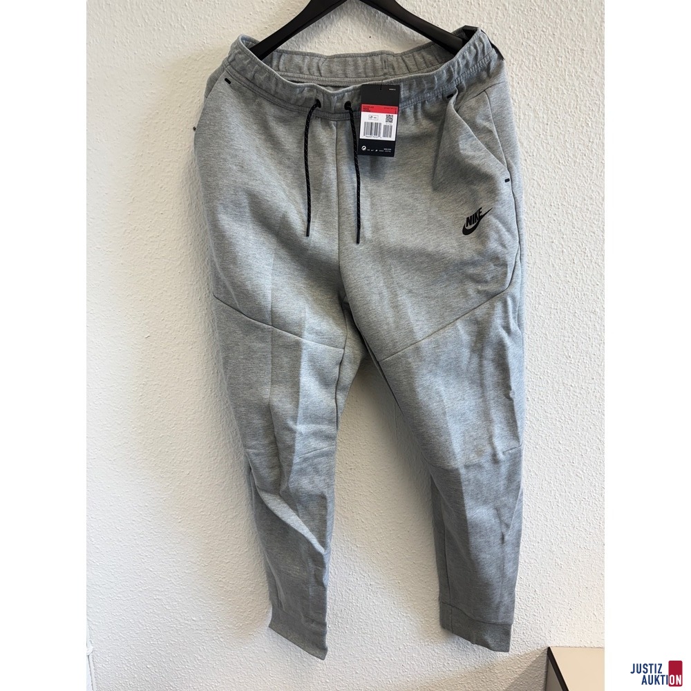 Graue Jogginhose der Marke Nike in Größe L