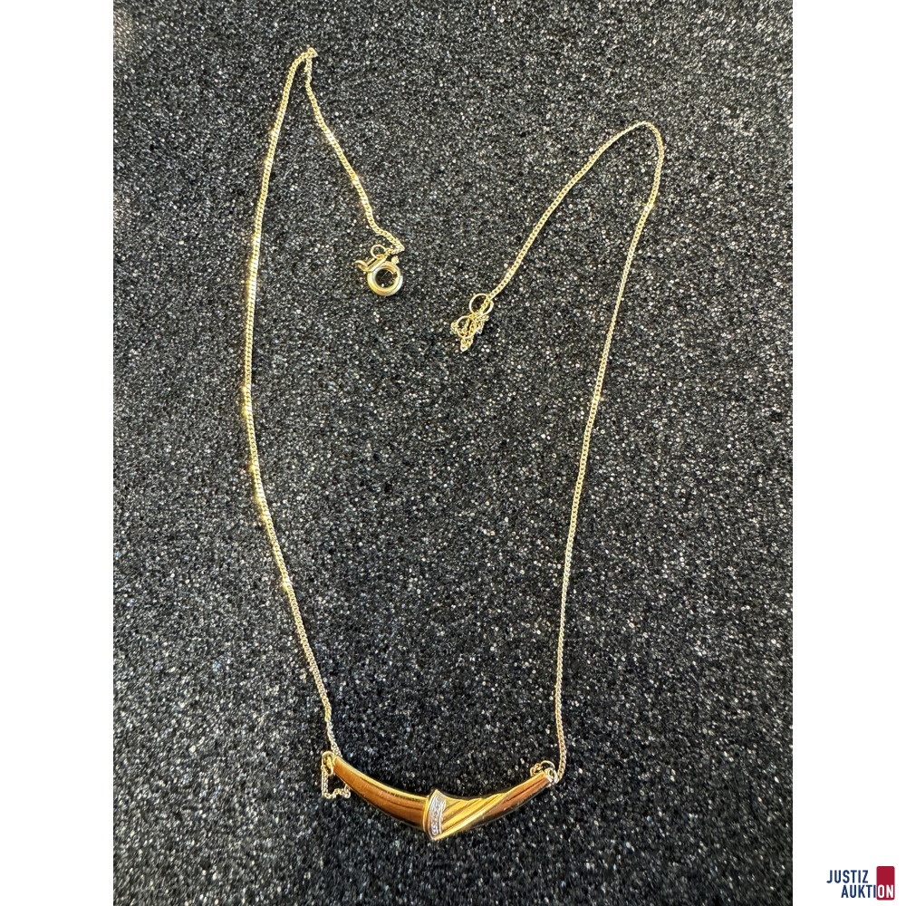Feingliederige Halskette aus 585 er Gelbgold mit Anh&auml;nger und einem kleinen Diamant&period; 45cm L&auml;nge