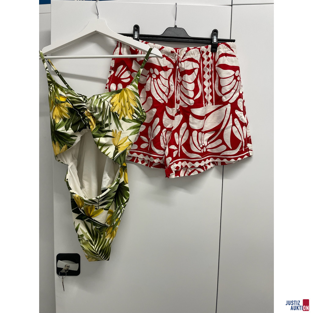 Badeanzug &plus; Shorts
