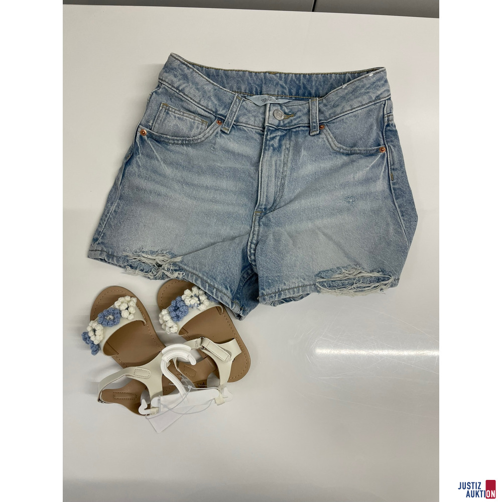 Shorts &plus; Sandalen