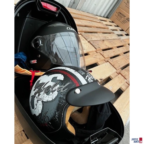 2 Helme Ansicht