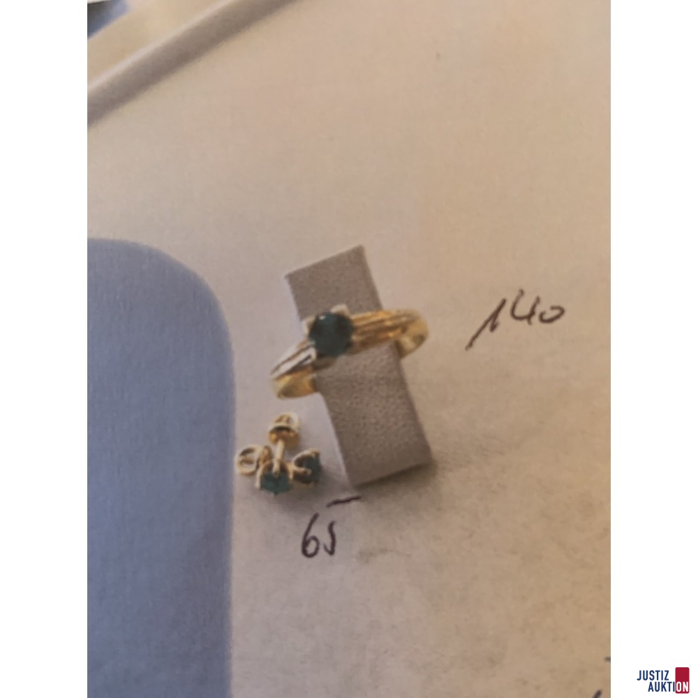 1&rpar; Smaragd-Ring &plus; Smaragd-Ohrstecker