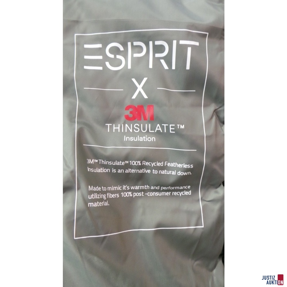 Ansicht auf Etikett der Esprit-Jacke