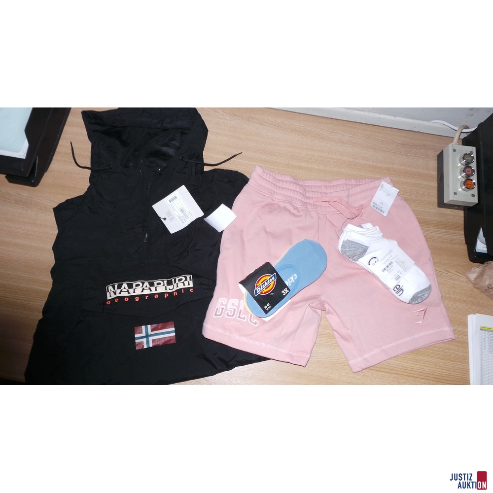 Short, Hoodie, Socken
