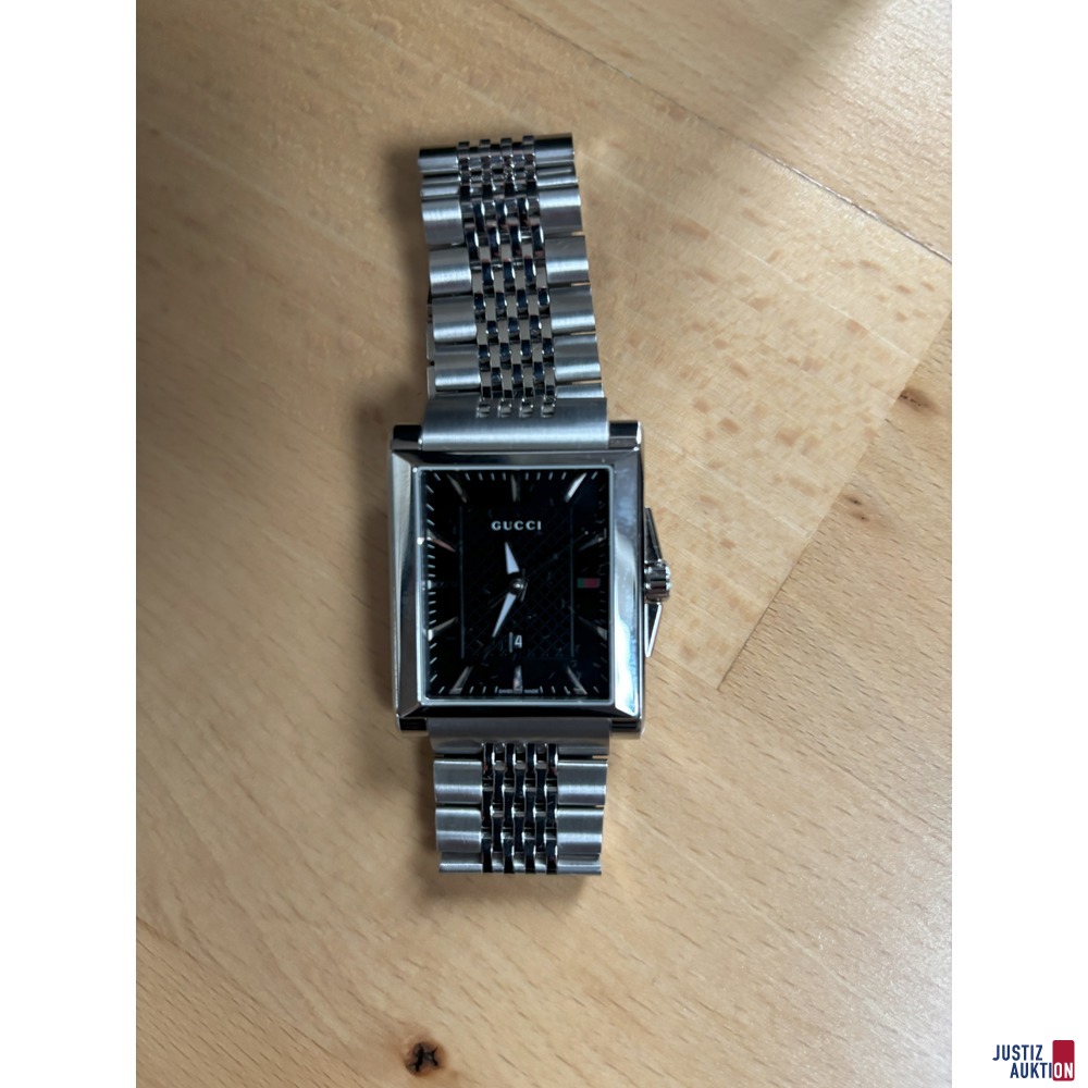 Uhr von vorne