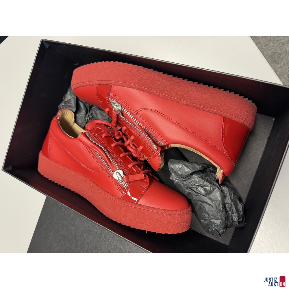 Sneaker von Guiseppe Zanotti – kavel bij Justiz-Auktion, Hannover