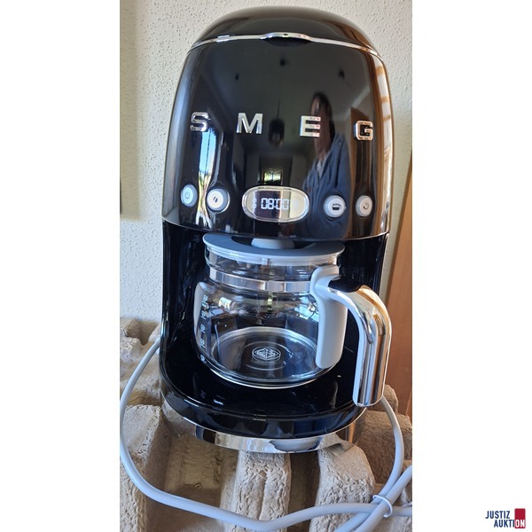 Filterkaffeemaschine der Marke SMEG