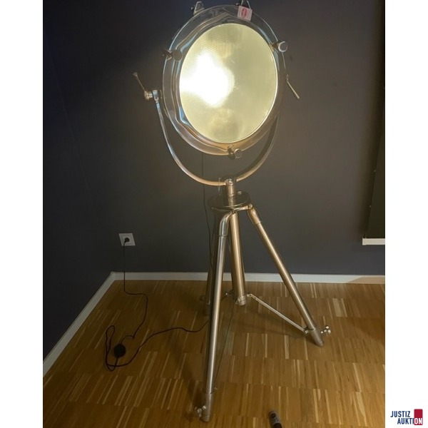 Lampe (im Scheinwerferdesign)