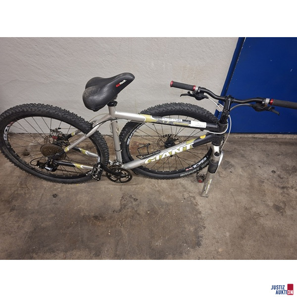 Mountainbike Giant silber RNR: C11B46xx – foto 4 – kavel bij Justiz-Auktion, Augsburg