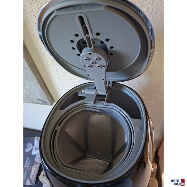 Filterkaffeemaschine der Marke SMEG