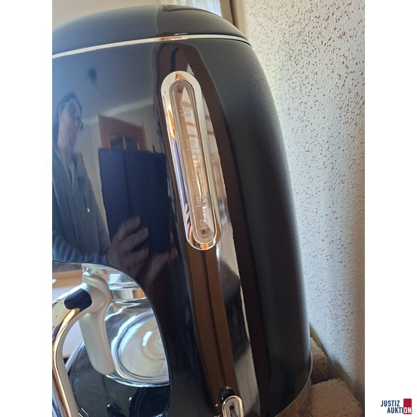 Filterkaffeemaschine der Marke SMEG