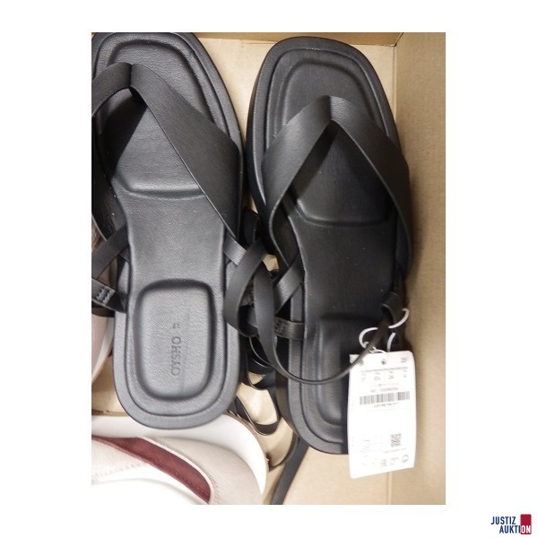 2 x Sportschuhe, 1 x Sandale der Marke Oysho je Gr. 37