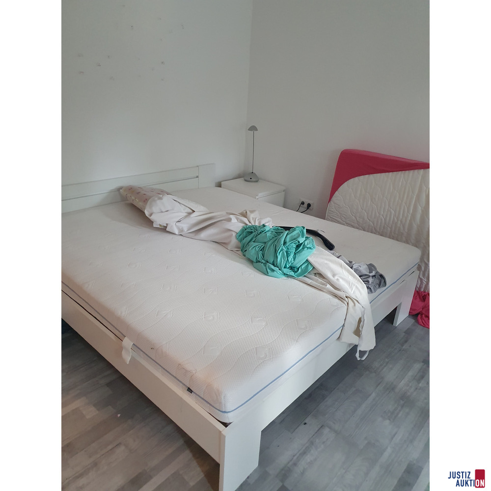 Doppelbett&comma; Lattenrost&comma; Matratze&comma;