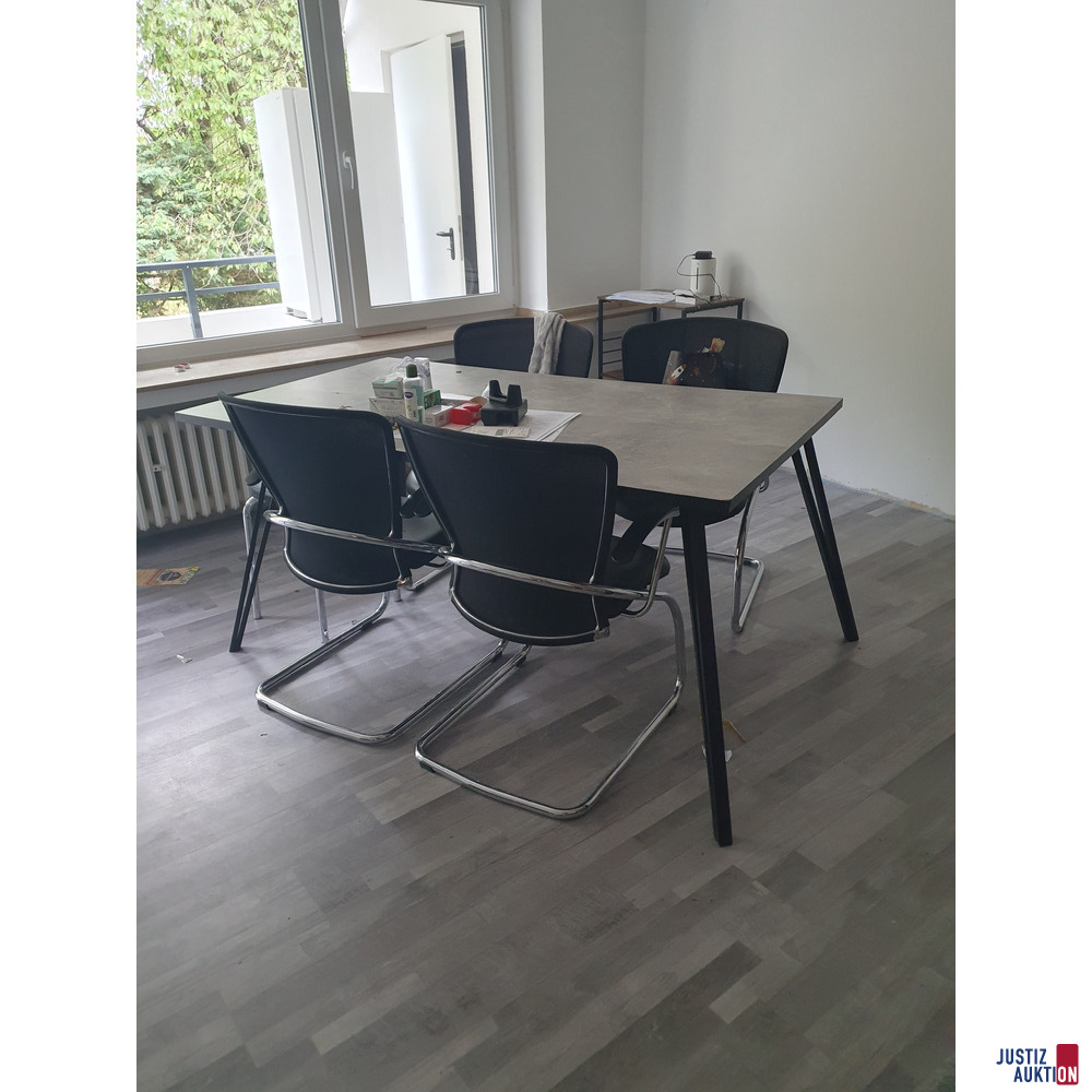 Tisch mit 4 St&uuml;hlen