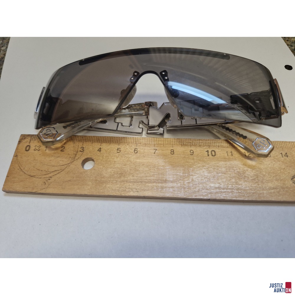 Brille mit Lineal