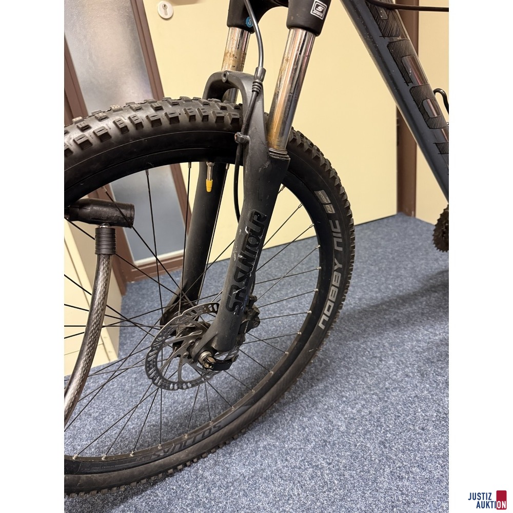 Vorderrad mit Federgabel