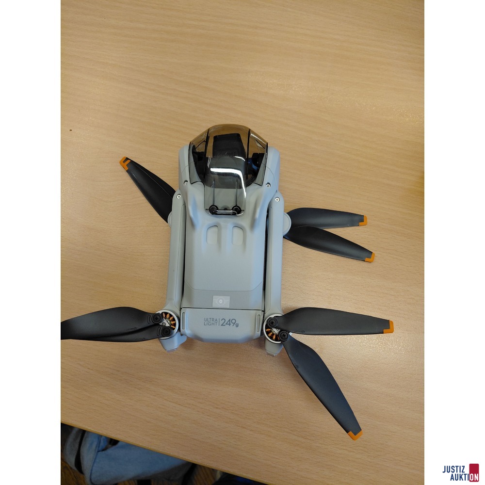 Drohne DJI mini 3 Fly More Combo &lpar;DJI RC&rpar;