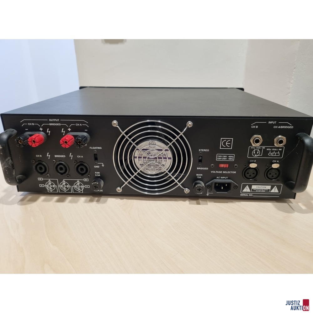 Endstufe der Marke MC Gee Professional Power Amplifier AA600A
