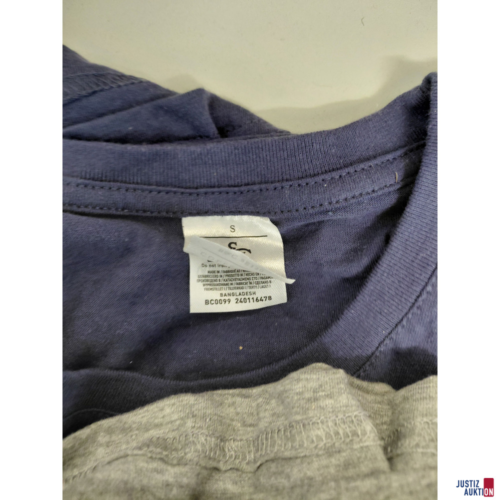 Konvolut an div&period; Kleiderst&uuml;cken Pullover und T-Shirt&nbsp;&lpar;Gr&period; S&comma; M&nbsp;&comma; XL&rpar;&nbsp; &nbsp;