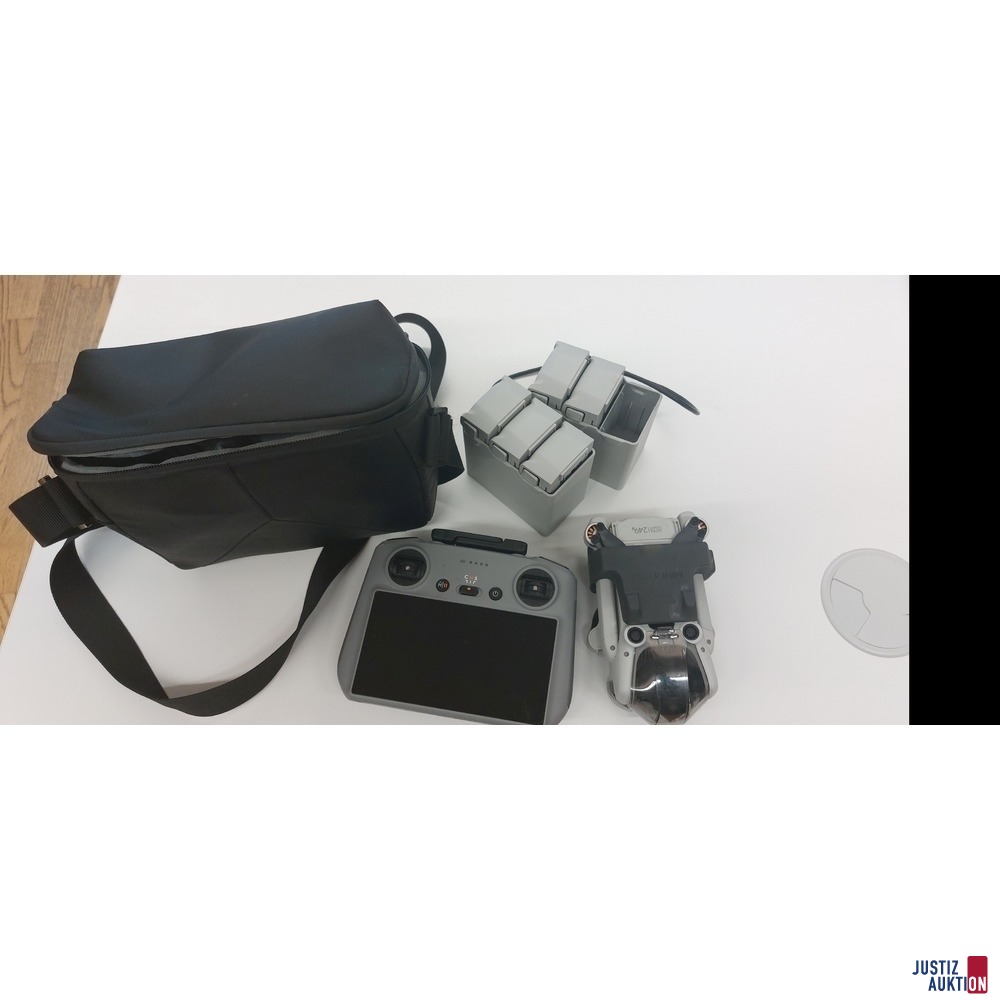 DJI Drohne Mini 4 Pro inkl. 6 Akkus /Tasche DJI