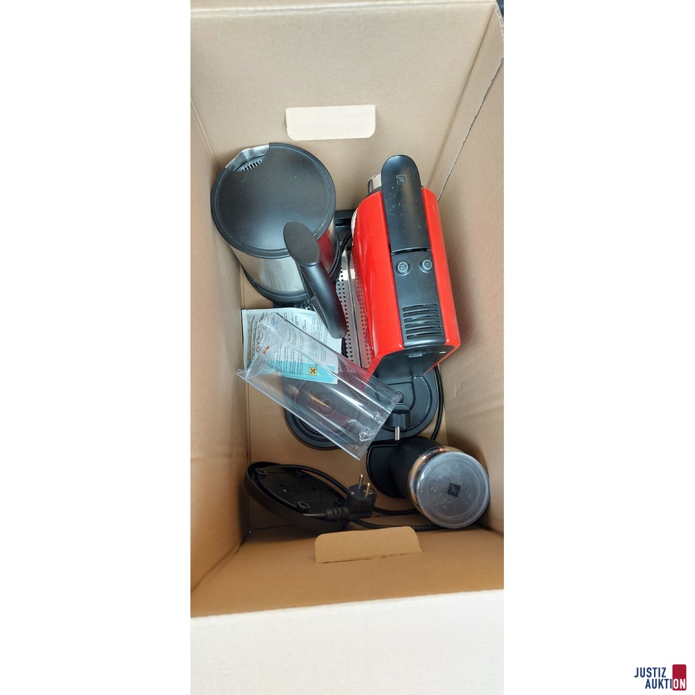 Nespressomaschine und Wasserkocher