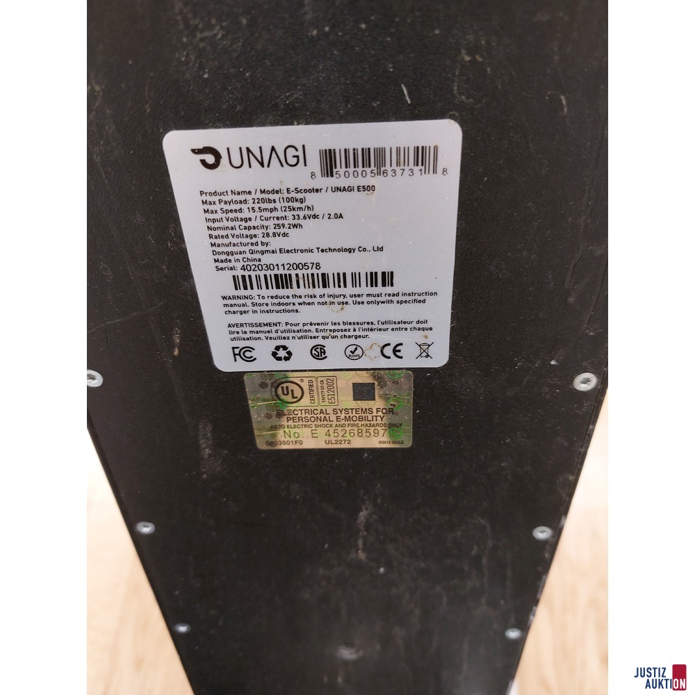 E-Scooter der Marke UNAGI E500 gebraucht/Gebrauchsspuren vorhanden