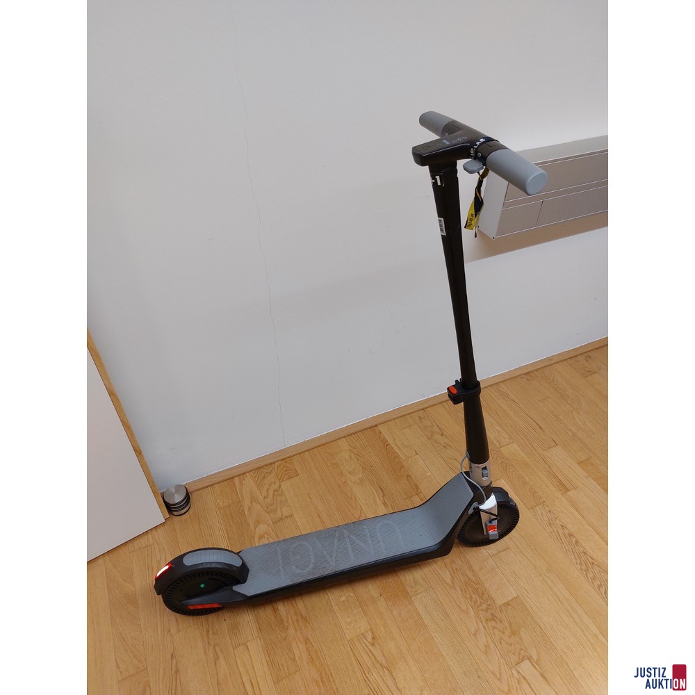 E-Scooter der Marke UNAGI E500 gebraucht/Gebrauchsspuren vorhanden