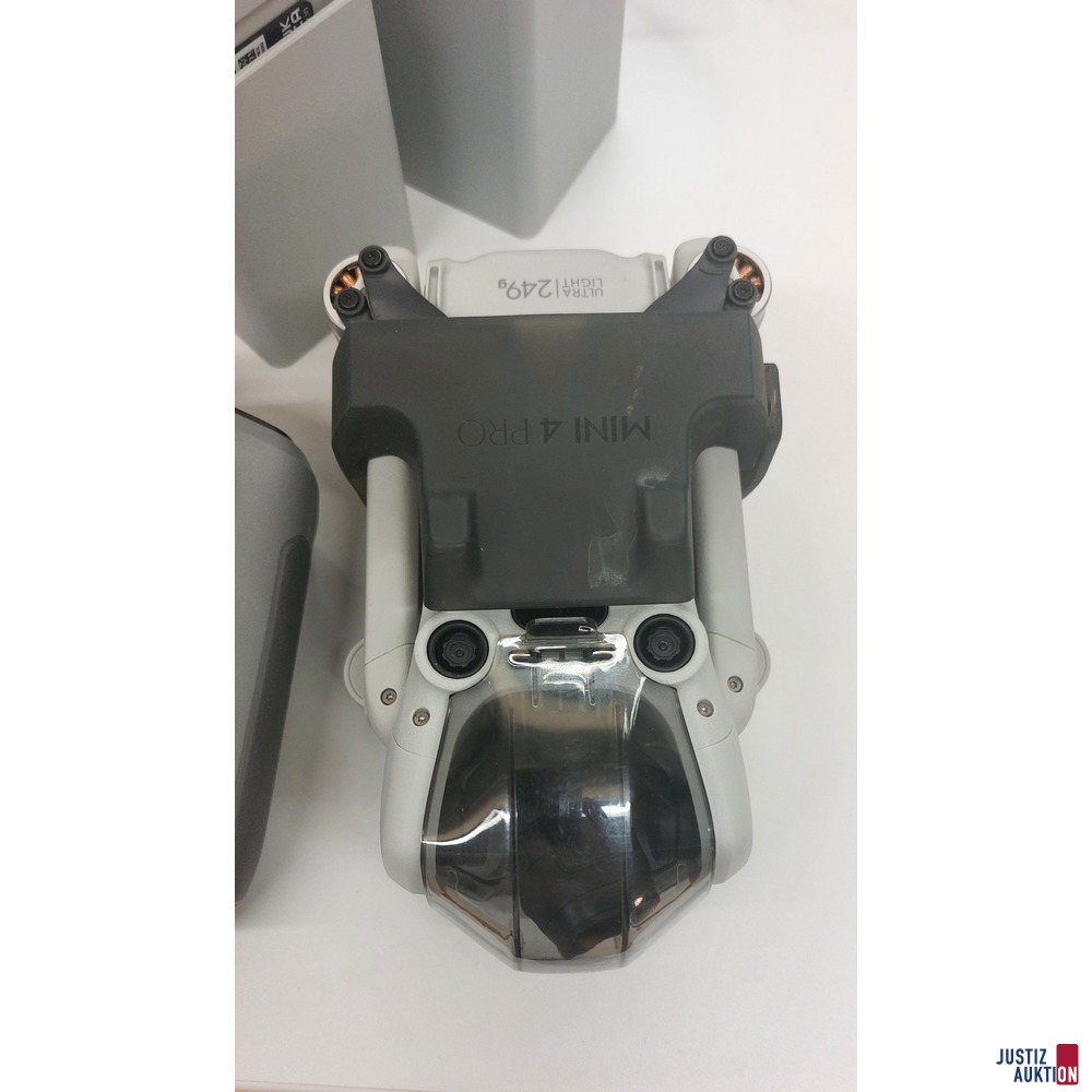 DJI Drohne Mini 4 Pro inkl. 6 Akkus /Tasche DJI