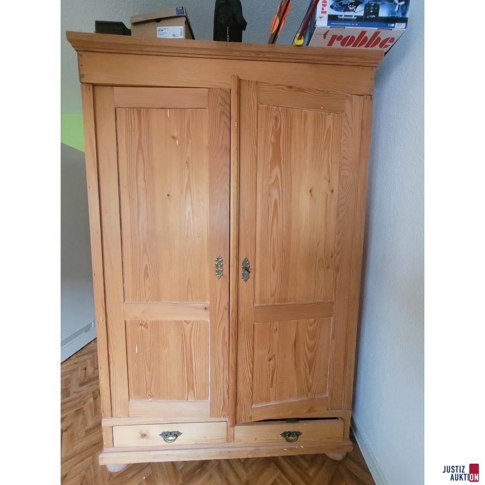 Hoher Schrank mit 2 Türen