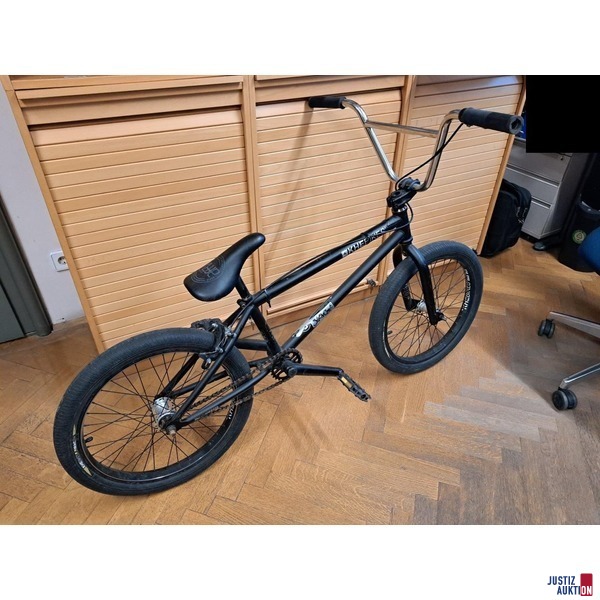 BMX Rad der Marke KHEBIKES