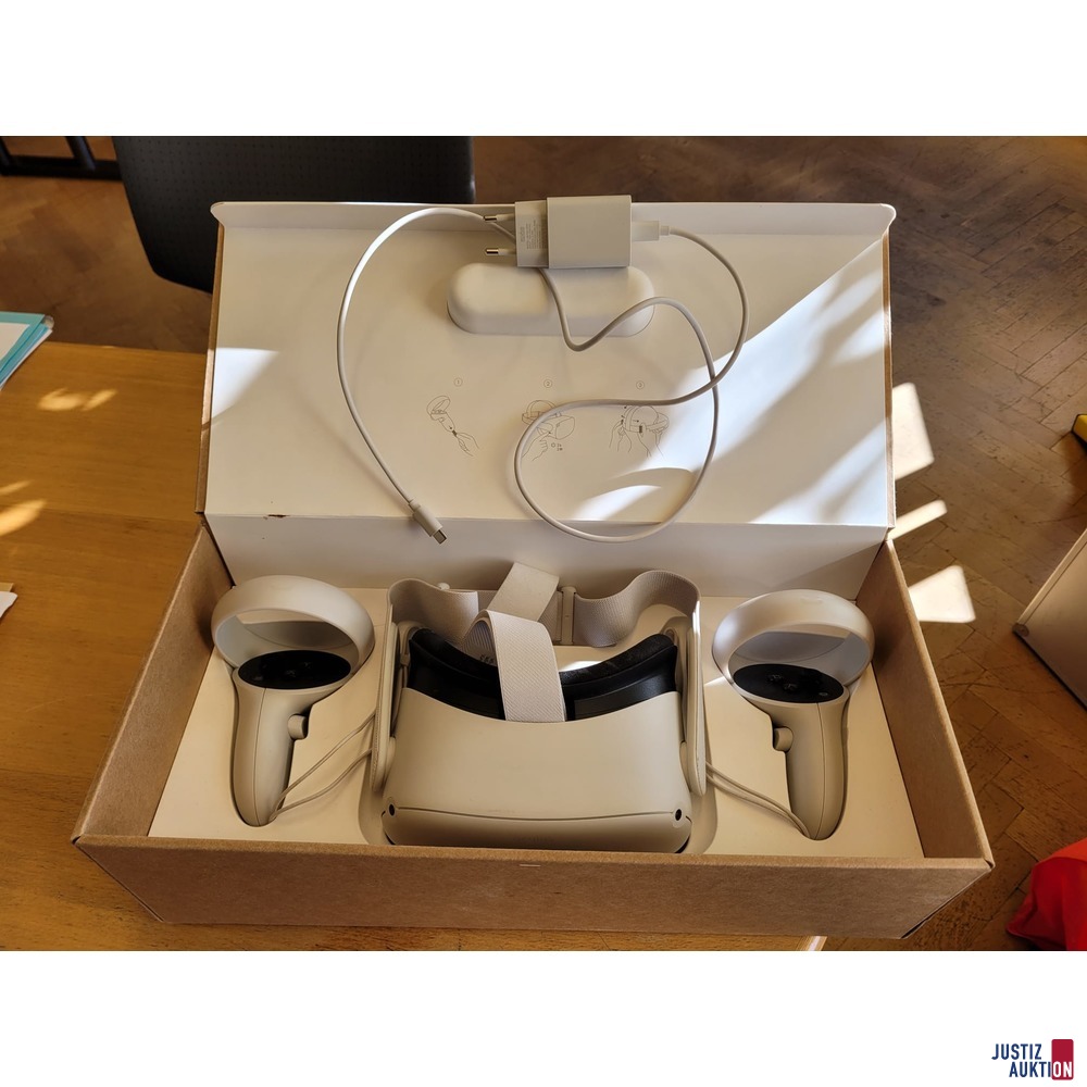 VR Brille der Marke Oculus mit Controller und Ladekabel ohne weiteres Zubehör