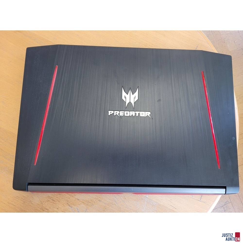 Laptop der Marke Acer Predator Helios 300 gebraucht/Gebrauchsspuren vorhanden