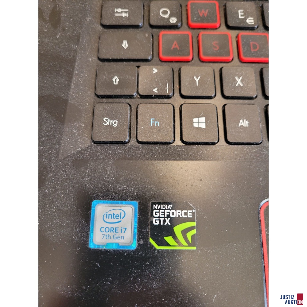 Laptop der Marke Acer Predator Helios 300 gebraucht/Gebrauchsspuren vorhanden