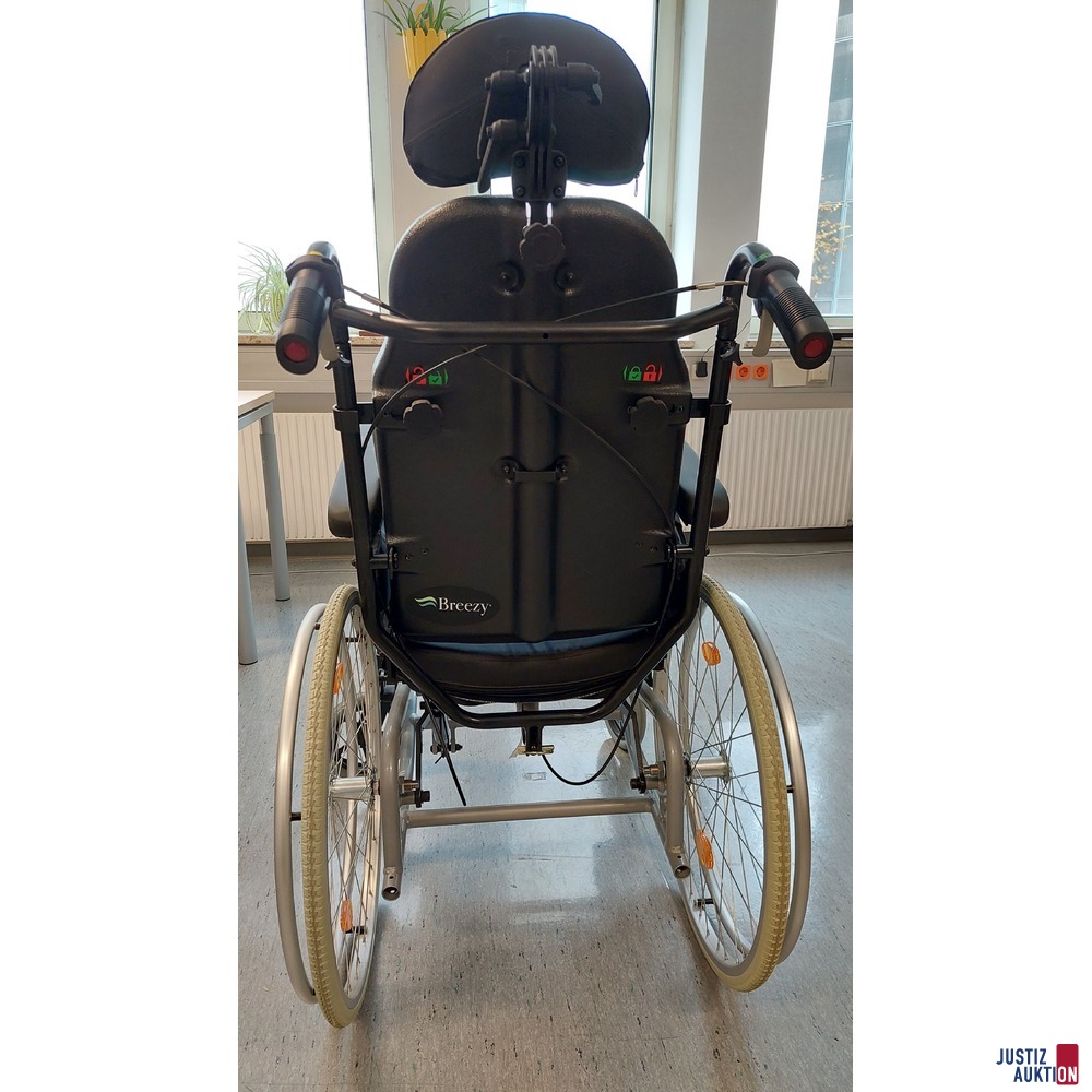 Pflege-Rollstuhl der Marke Breezy Relax 2