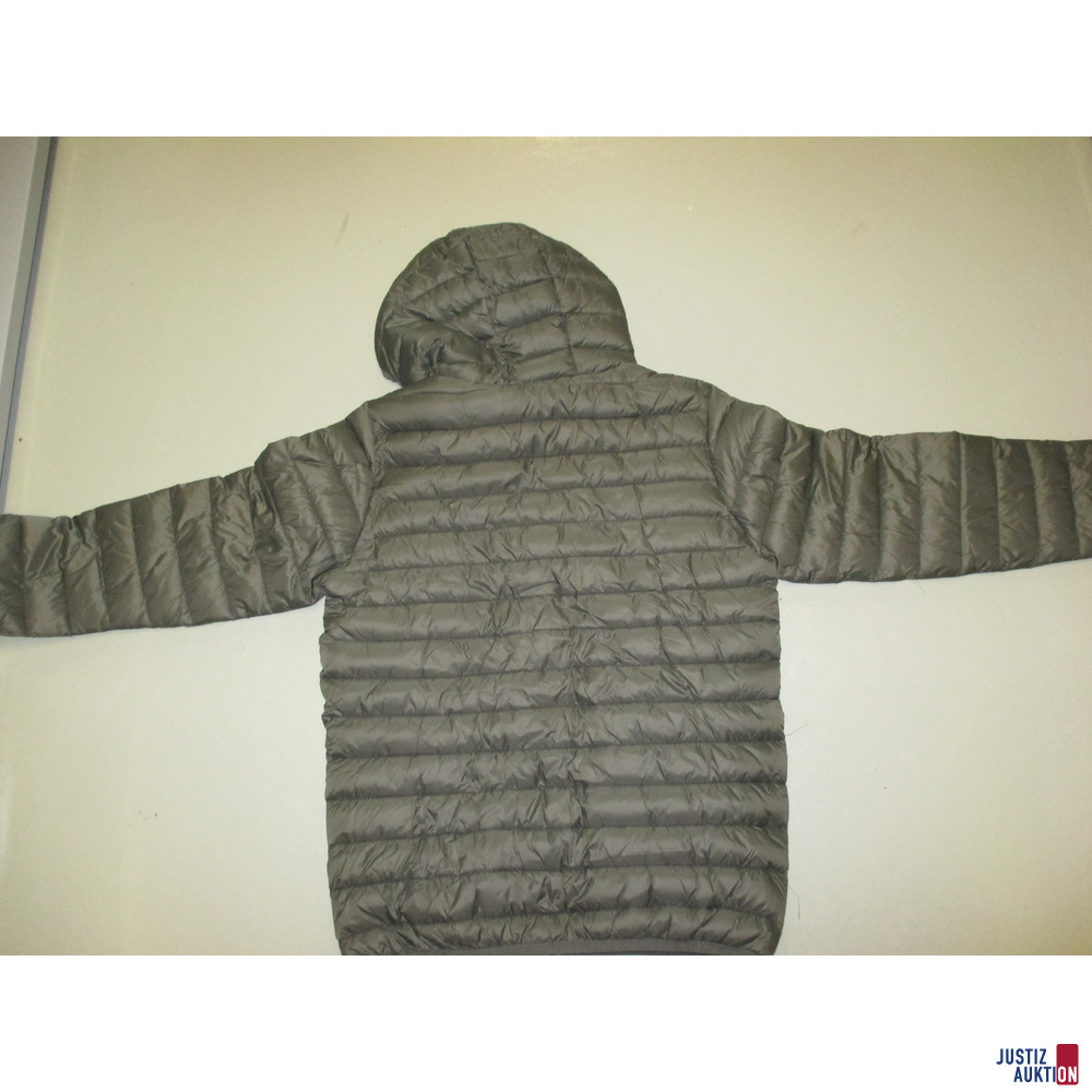 Hinteransicht der gr&uuml;nen Jacke