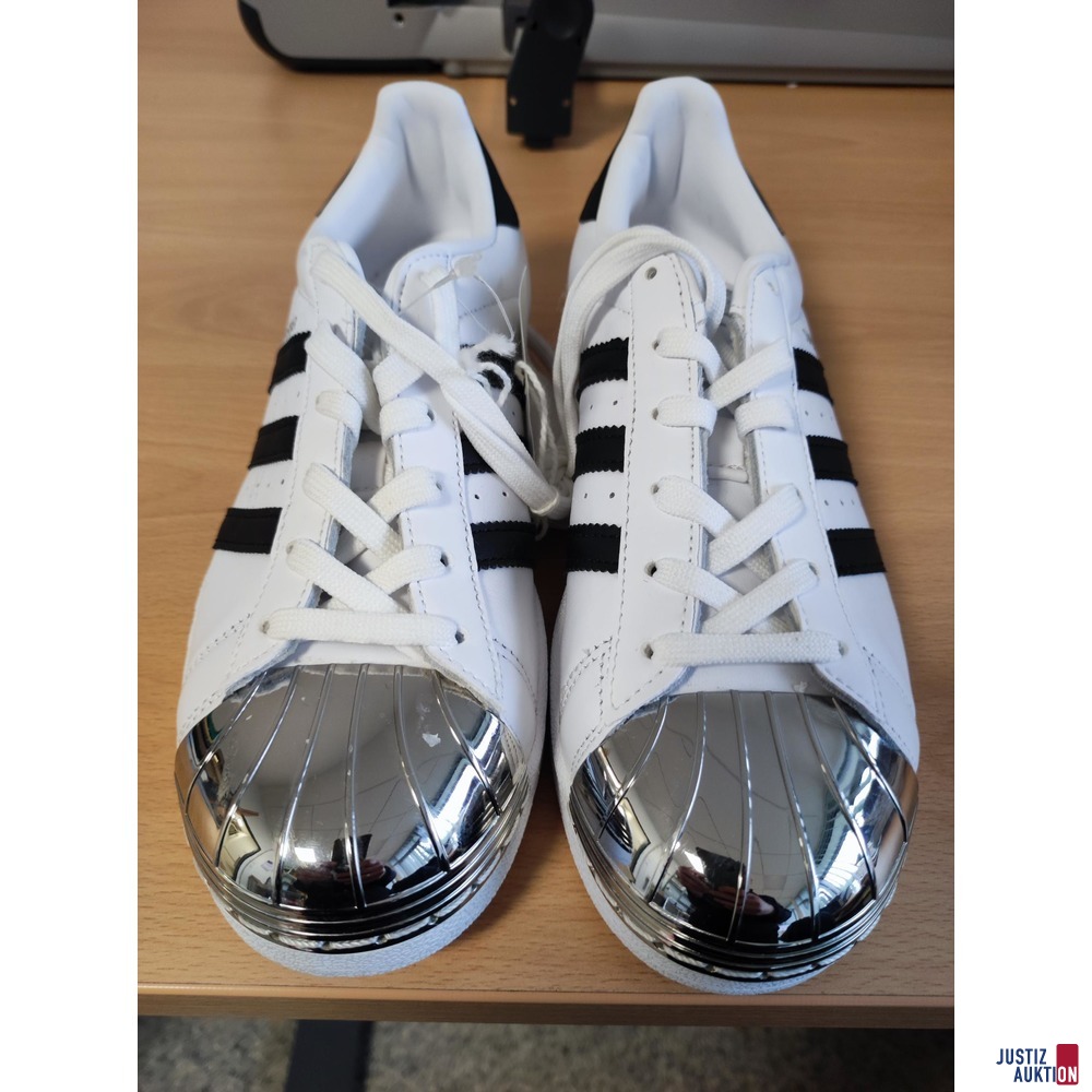 Adidas Superstar Weiß.