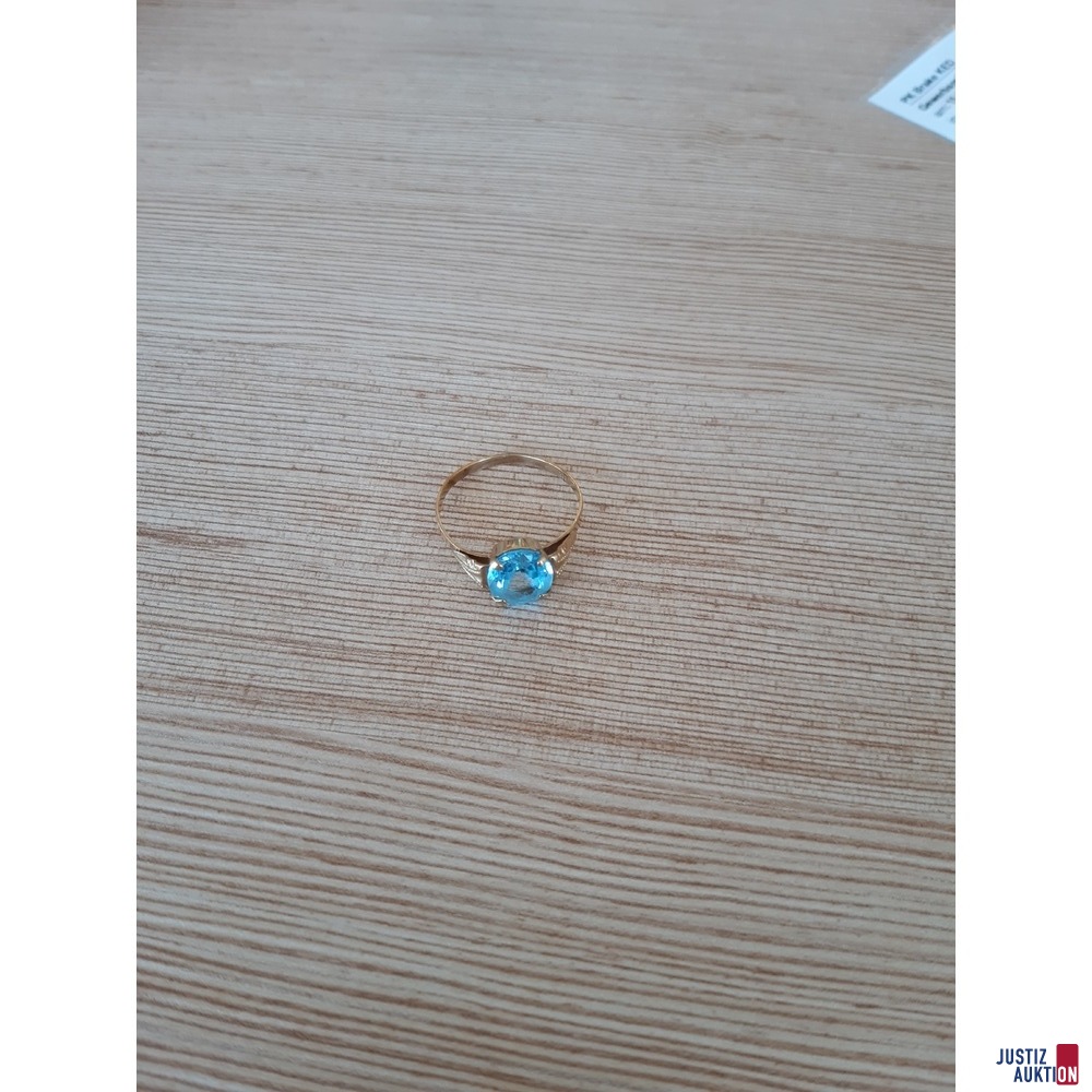 Ring mit blauen Stein