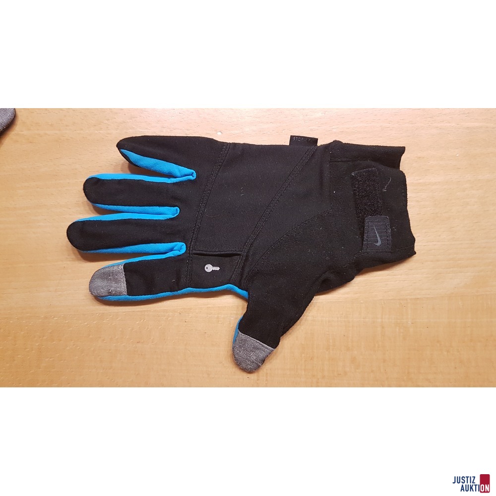linker Handschuh innen
