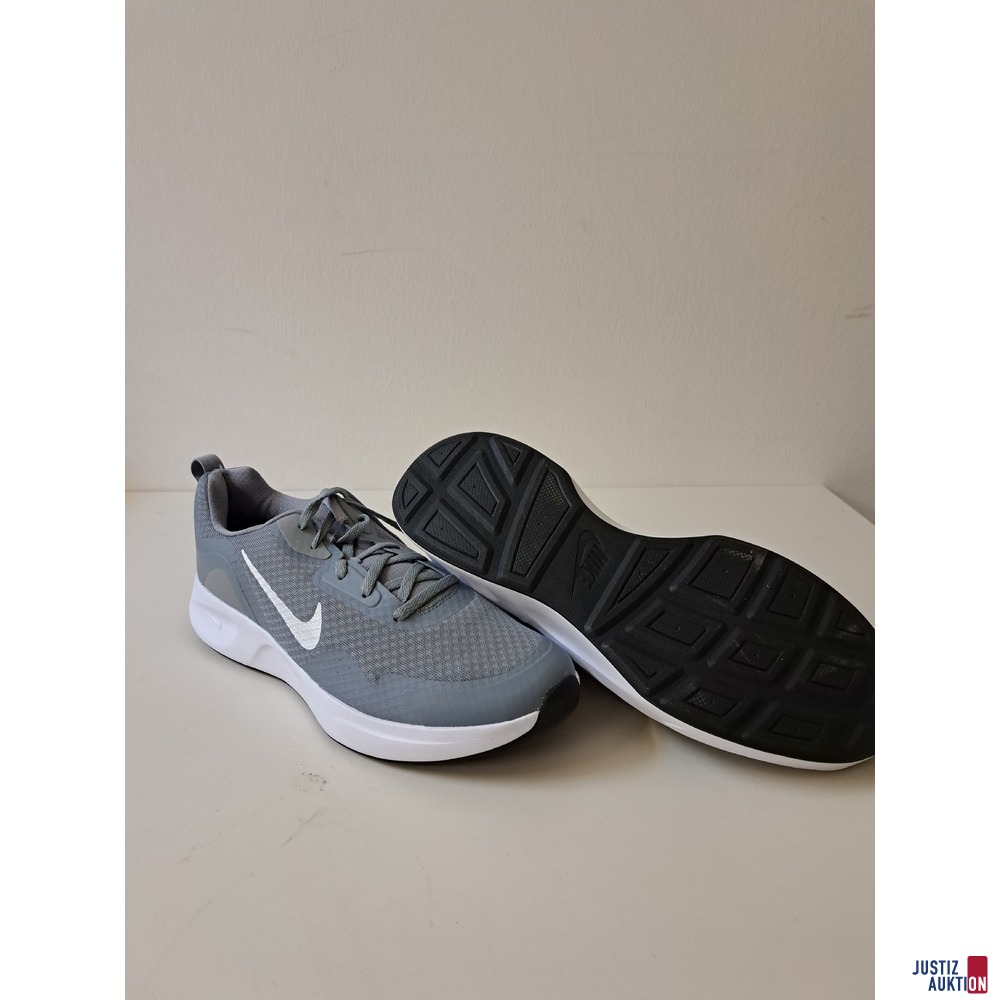 2 Paar Nike AirMax Größe 44 hellgrau und weiß/blau
