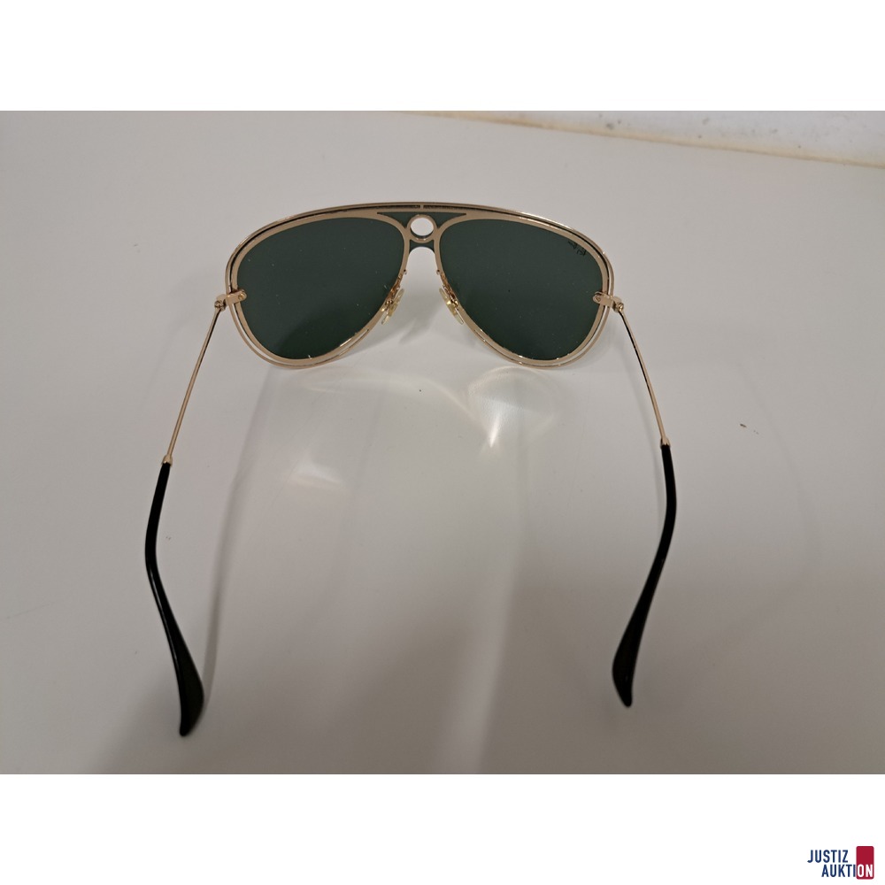 Sonnenbrille der Marke Ray Ban
