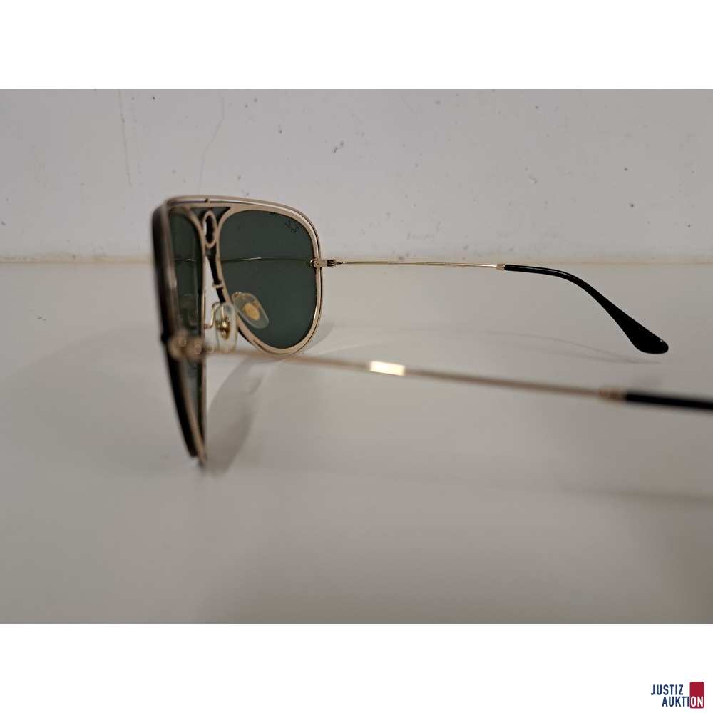 Sonnenbrille der Marke Ray Ban