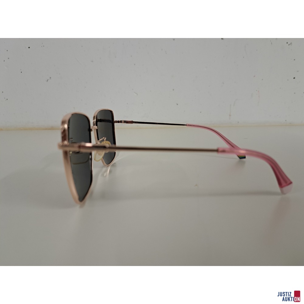 Sonnenbrille der Marke Polaroid